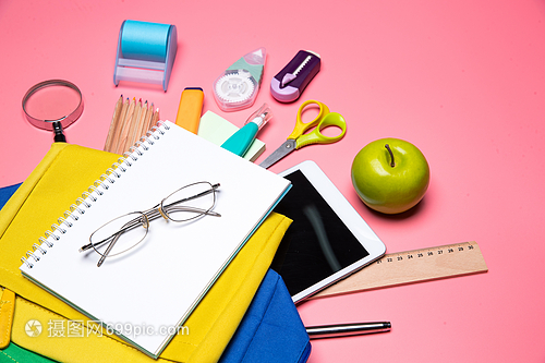 學習與生活的伙伴——文具用品與水果